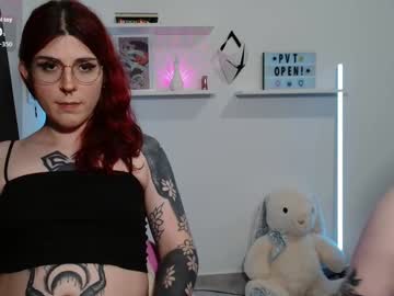 chloe levine
