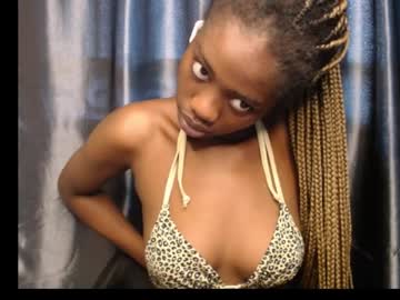 ebony petiteque