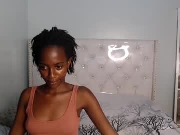 ebonypetitequee