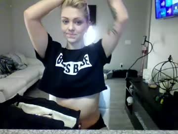 nikki kiss33