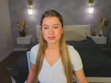 shakira lux